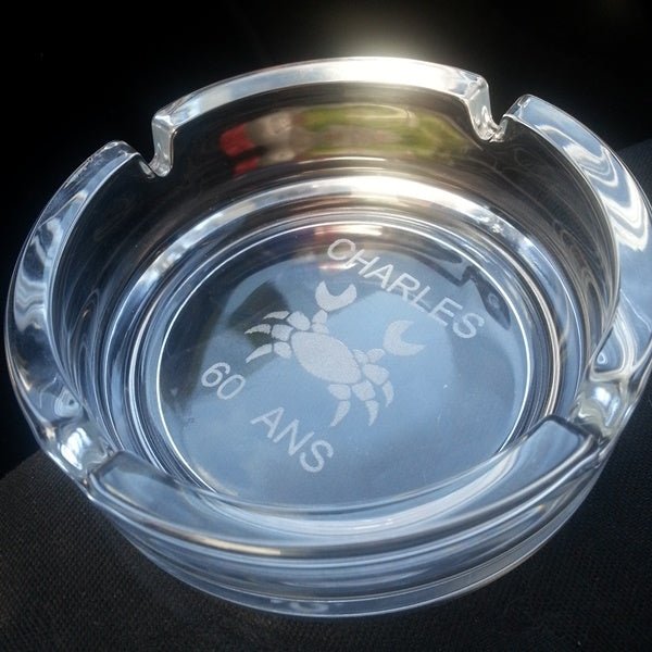 "Cendrier en verre"