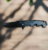 Couteau noir tactique